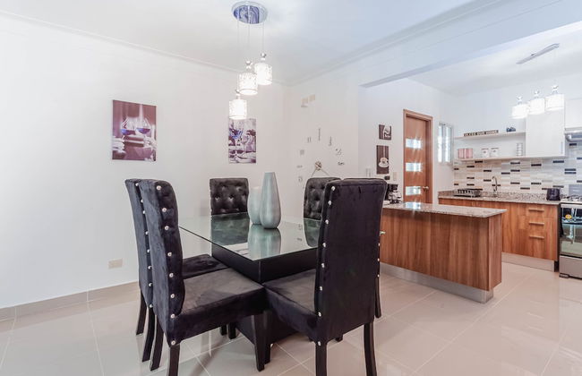 Modern Apt With free parking and AC 3brs - Foto 1