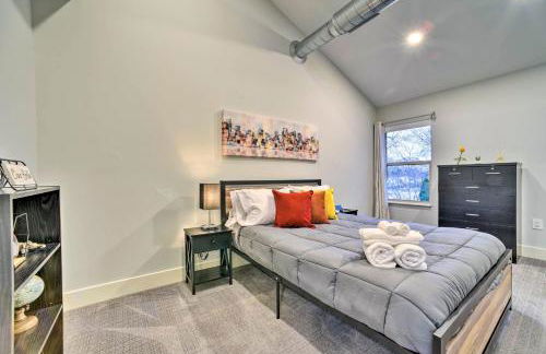 Sunny Clawson Home with Yard - Walk to Main St! - Foto 26