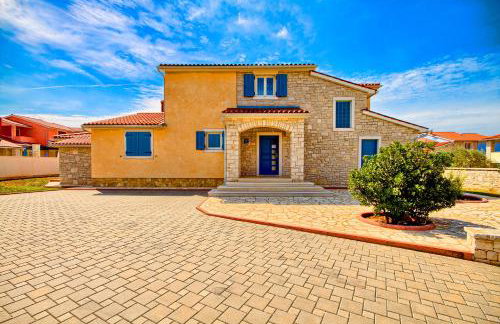 Charming villa Oliva with 4 bedrooms near the wonderful village of Fazana - Foto 2