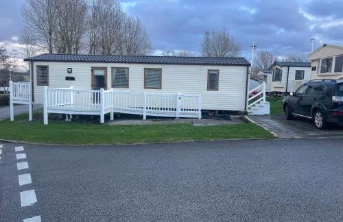 Luxury 6 Berth Caravan, Marton Mere - Photo 2