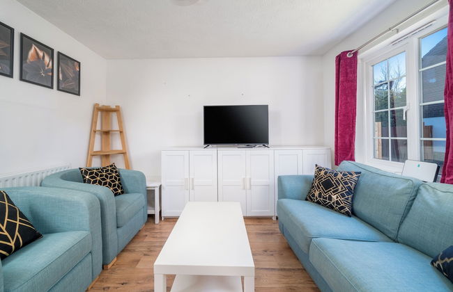 Crawley Stainer 1-bedroom With Parking and Garden - Foto 10