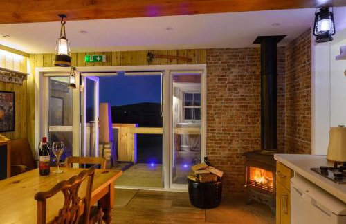 A tiny piece of heaven, stunning sea views hot tub - Foto 21