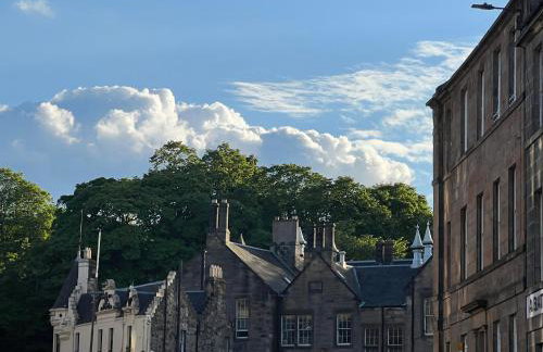 Central Apartment with parking, original art and antiques - Foto 12