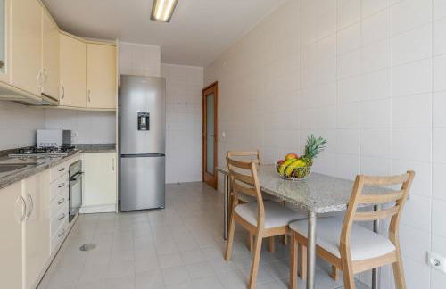 Bright Flat with Balcony & Garage by HostWise - Foto 32