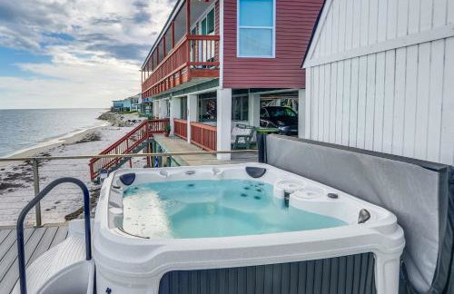 Alligator Point Beachfront Home with Private Hot Tub - Foto 2