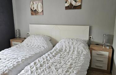 Villa - Sleeps 4 - Pool - Patio - Parking - Photo 33