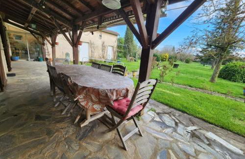 Spacious house with large garden in Valdivienne - Foto 13