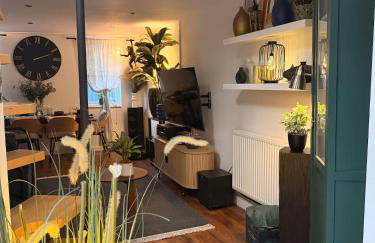 Cozy Cottage Coventry self check-in after 3pm, Pets Friendly - Foto 14