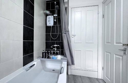 Rustic Rhondda Retreat w Hot Tub & Sauna - Ystrad - Foto 15