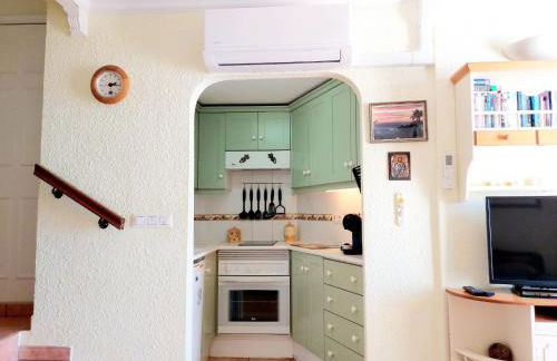 FIRST LINE Villa Floor Studio Apartment with amazing sea view Air Conditioned just 50m from the beach - Foto 9