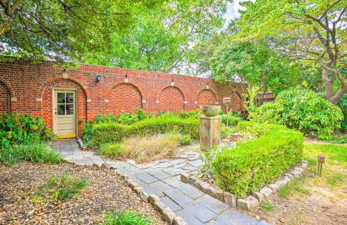 Majestic Richmond Apt with Tranquil Koi Pond! - Foto 42