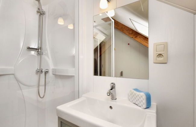 Family Retreat With Garden - Photo 24