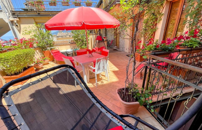 Central Spoleto Apartment With Large Sunny Terrace With Views - Photo 32