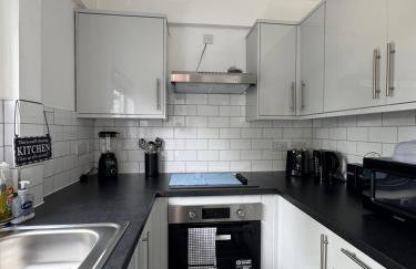 Quiet 2-Bed with Private Garden and Drive - Foto 62