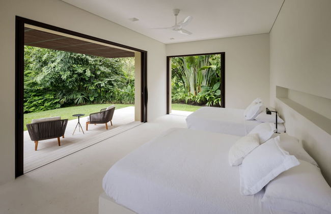 w Amazing 4BR Villa at Mesa de Yeguas - Photo 3