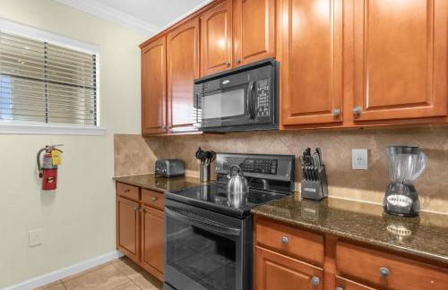 Condo with Private Patio - Near Disney's Animal Kingdom - Foto 27