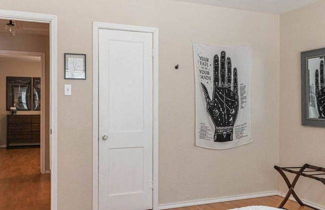 Escape to a Restored 1920s East Waco Bungalow - Foto 6