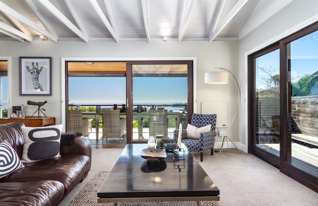 Spacious Apartment With Pool in Camps Bay - Photo 50