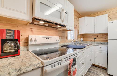 Scenic Evans Hideaway Steps to Lake Huron! - Foto 9