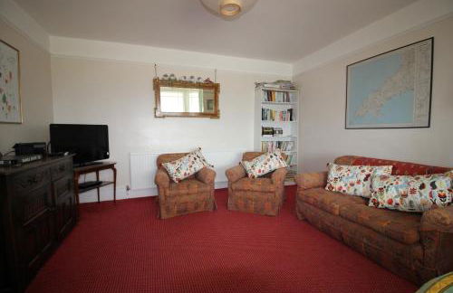 Spacious seaside family house in Aberdaron with large garden and stunning sea views - Photo 45
