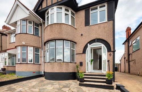 9RA - 4BD House - Wembley Views - Foto 36