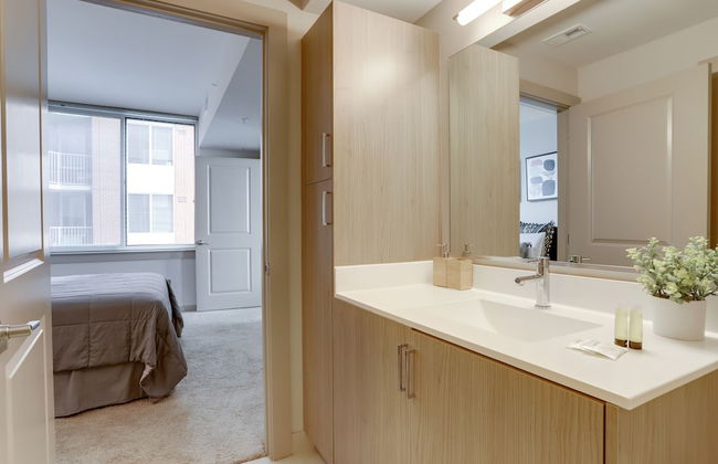 Cozy Condo Crystal City Rooftop - Photo 28