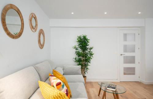 Ronda Suites junto estación tren y hospitales - Foto 25