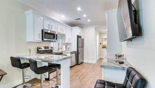 Walk to Beach and Moody Mansion Galveston Home! - Foto 2