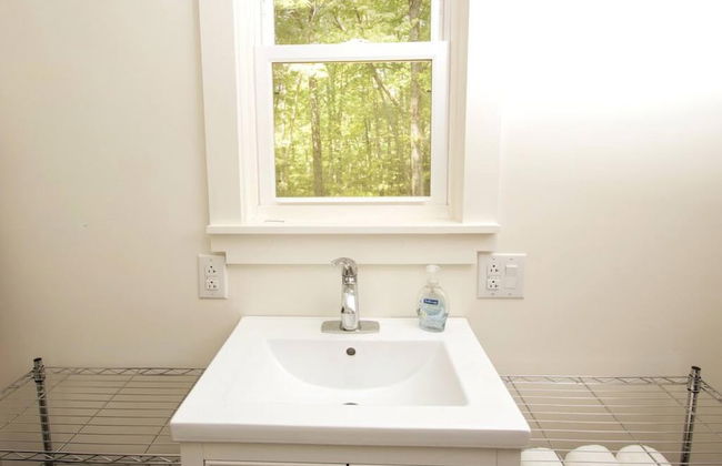 Fernwood Cottage A Poconos Retreat - Photo 18