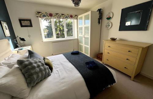 New Forest home - 4-beds and garden - 10 mins from Beach - Photo 24