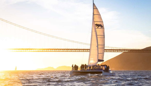 Durante la navegación al atardecer