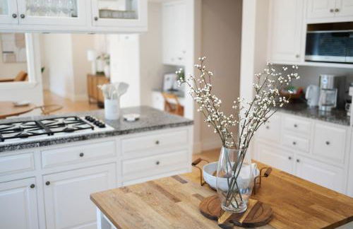 Cascadia Family Mansion, Hot Tub, Game Room, Gym! - Foto 11