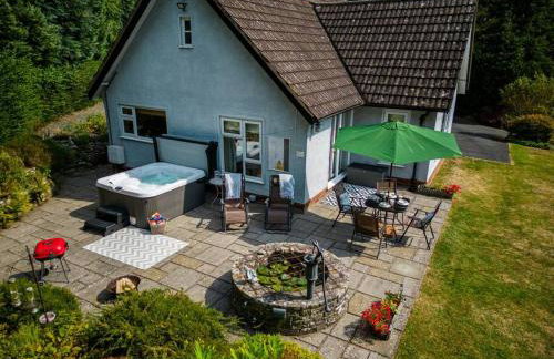 A spacious hidden gem with hot tub, lovely garden & views - Foto 3