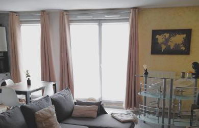 Cosy Appart - Proche Eurexpo - Balcon - Parking - Spacieux T2 - Foto 12