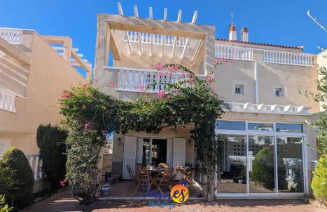 Lovely Three Bed Three Bath Townhouse PF4 - Foto 1