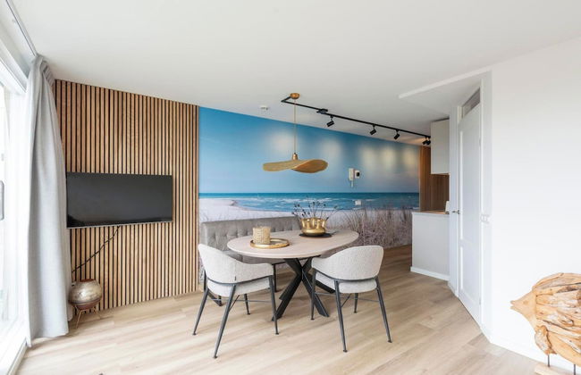 Stylish Couples' Retreat - Photo 16