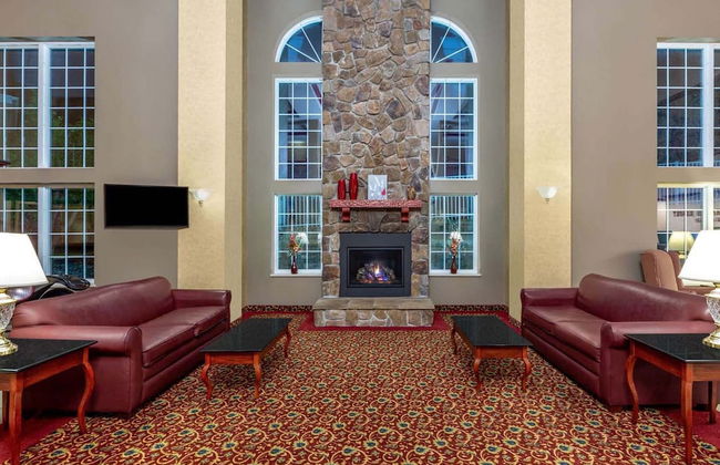 Four Seasons Island Resort - Photo 2