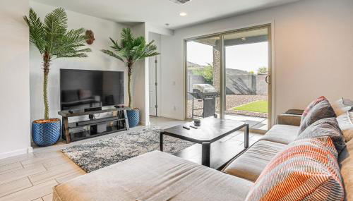 Near Parks and Golf Surprise Home with Pool Access! - Foto 2