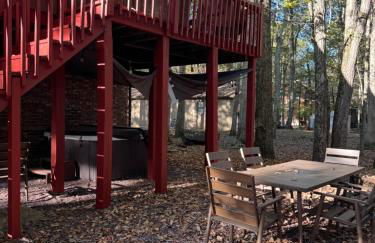 Poconos Chalet -Kayaks- HotTub-Karaoke-Lake - Foto 65