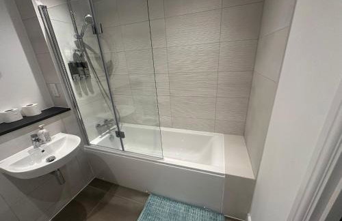 Lovely 2 bedroom 2 bathroom Apartment - Photo 19