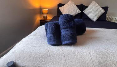 Central Near Hospital 2 Bedroom - Sleeps 4 - Self Check In - Fully Furnished - Foto 2