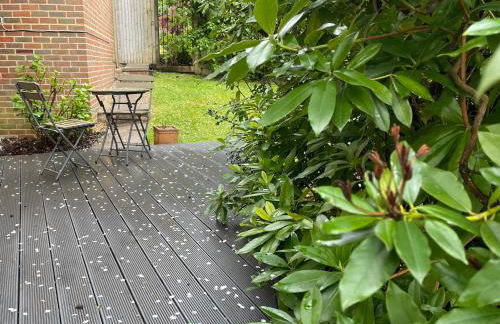 Peaceful Garden Retreat in Tunbridge Wells - Photo 17