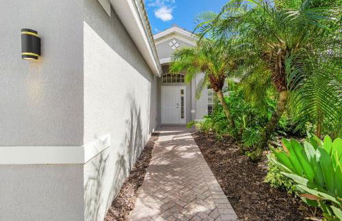 Relax, Play & Unwind in Paradise! Poolside Fun & Resort Vibes - Villa Sail Away - Foto 7