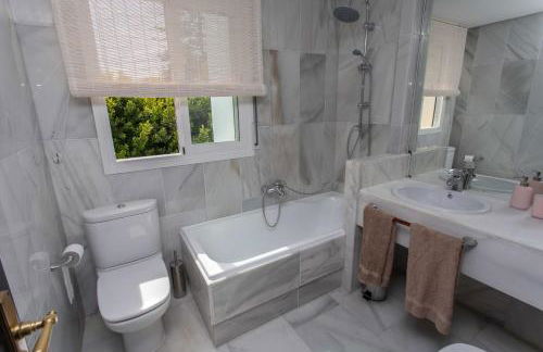 Villa Venecia, Apartamento de Lujo en 1º línea de playa + parking - Photo 43