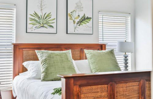 Great Location, gated community, private heated POOL - Foto 9