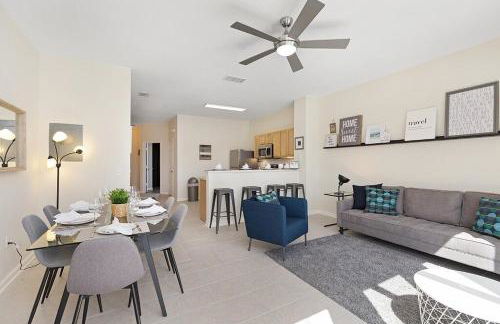 Charming 3BR Townhome Private Pool Walk to Clubhouse 9 Min Disney - Foto 22