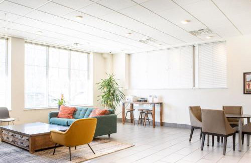 Walker's Point Studio with Gym and Balcony - Foto 16