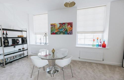 Grade II Mill Townhouse in Leeds with Free Parking which Sleeps 6 - Photo 5