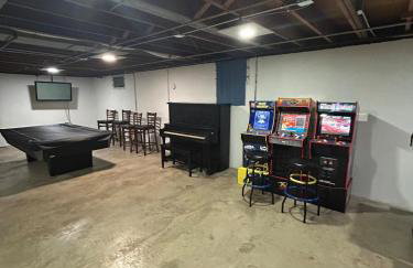 Spacious 3 Bedroom Home with Game Room and Parking - Foto 22