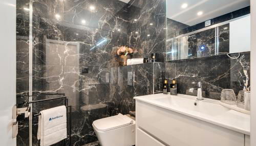 Host Wise - Bright Seaside Flat - Foto 4, towels, Shower